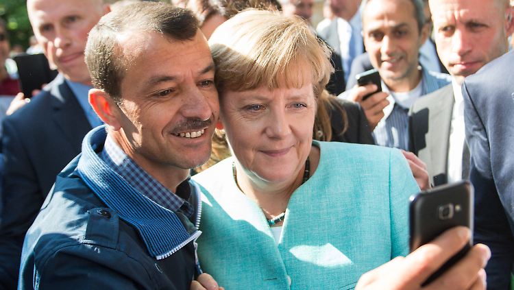 Ein Selfie, das um die Welt ging. Stimmt. Auf die Zahl der Flüchtlinge in Deutschland hatten Bilder wie diese aber einen geringeren Einfluss als viele dachten.