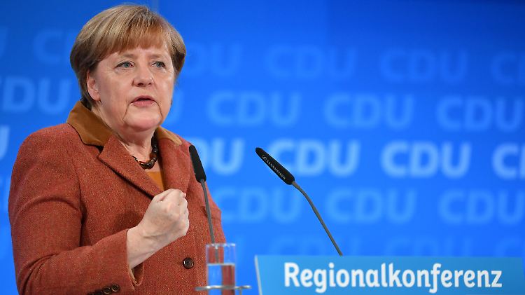 Faust statt Raute: In einer "Mitglieder-Partei, da geht es hoch her", stellt Merkel in Jena fest. 