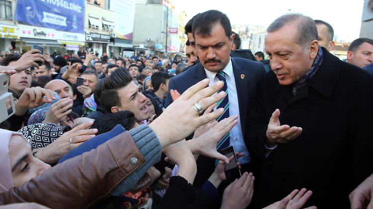 Lira statt Dollar: Werden die Türken ihrem Präsidenten gehorchen?