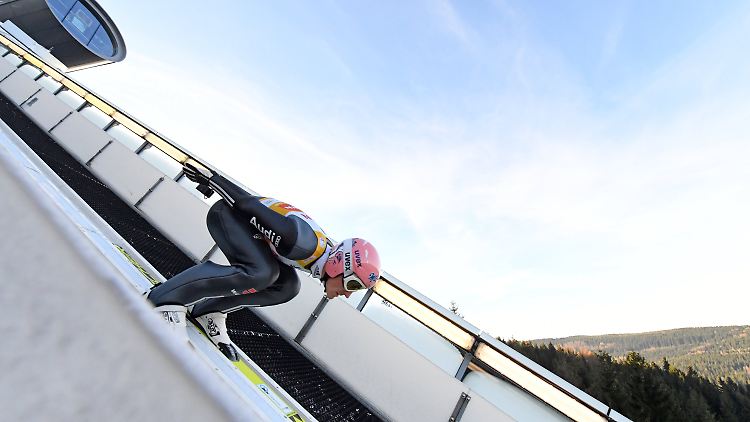 Severin Freund verlor durch Platz 11 in Klingenthal seine Weltcup-Führung.