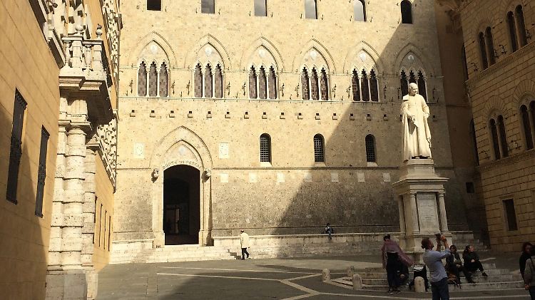 Die Pleitebank Monte dei Paschi gilt als erster Dominostein, der Italiens Bankensystemen zu Fall bringen könnte. 