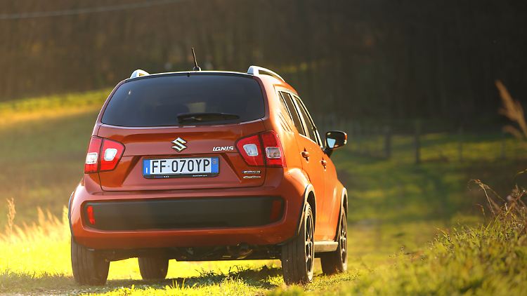 Durch die vergleichweise breite Spur wirkt der Suzuki Ignis auch in der Rückansicht recht kräftig.