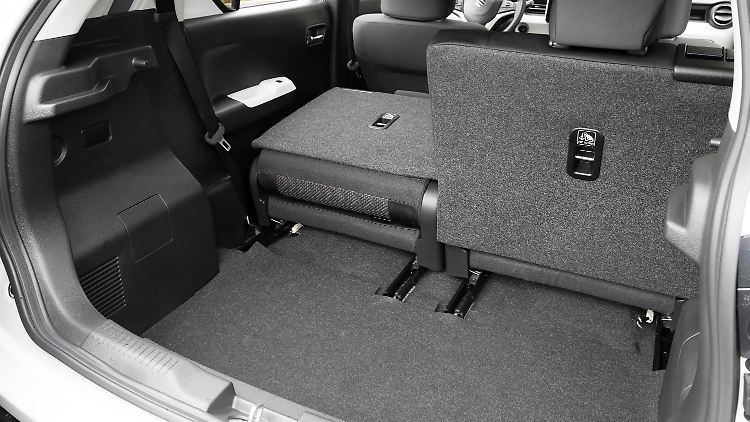 Der Kofferraum des Suzuki Ignis ist erwartungsgemäß klein, wird die Rückbank umgelegt, entsteht eine mächtige Kante.