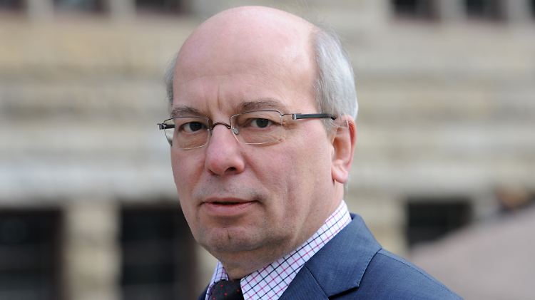 Rainer Wendt, der Bundesvorsitzende der Deutschen Polizeigewerkschaft, verbindet den Fall Freiburg mit Flüchtlingspolitik.