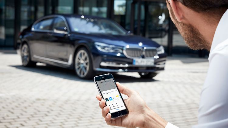 Mit einer entsprechenden App kann auch der Besitzer eines vernetzten Autos sein Fahrzeug orten.