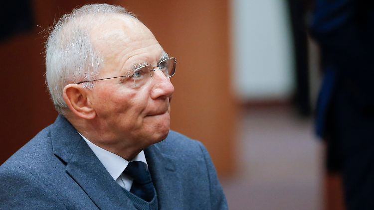Bundesfinanzminister Schäuble lehnt die EU-Pläne ab und kann sich damit bei den Kollegen des Euroraums durchsetzen.