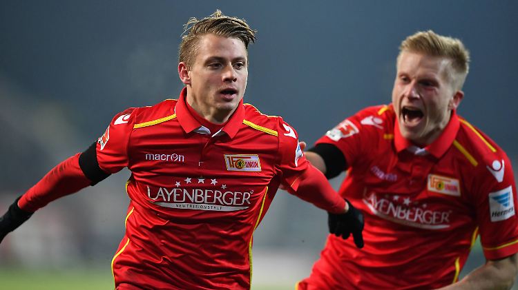 Glücklicher Jubiläumstorschütze: Simon Hedlung nach dem 1:0 gegen Braunschweig.