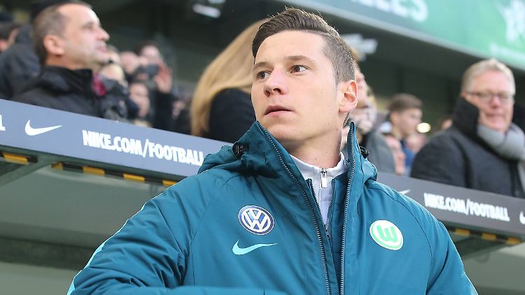 Frierend auf der Ersatzbank: Julian Draxler.