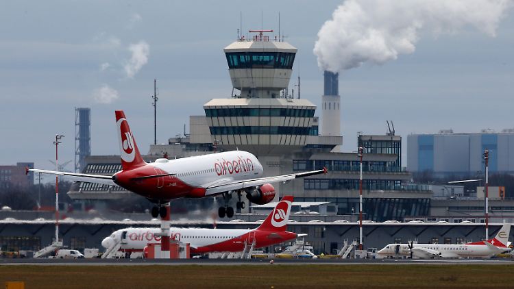 "Mit der Transaktion (...) machen uns unabhängiger von saisonalen Flugzielen (...)": Eine Maschine der Air Berlin bei der Landung in Tegel.