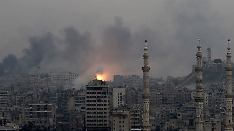 Einer Feuerpause will die syrische Regierung nur dann zustimmen, wenn alle Aufständischen aus Ost-Aleppo abziehen.