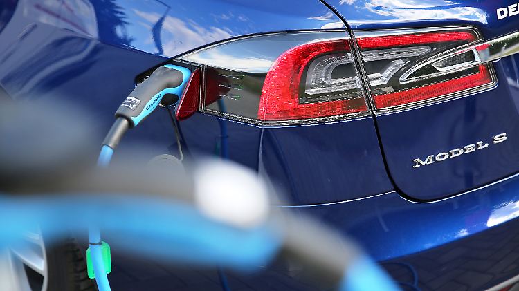 Einige Ladeadapter bei Tesla bereiten Probleme.