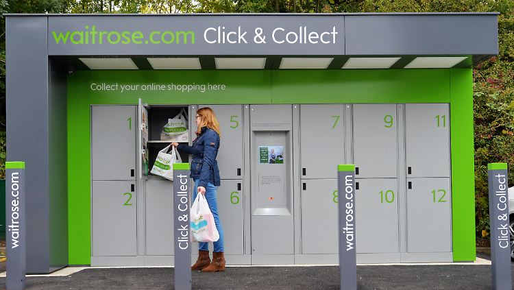 Die britische Supermarktkette Waitrose hinterlegt Lebensmittellieferungen für Kunden in einer gekühlten Abholstation.
