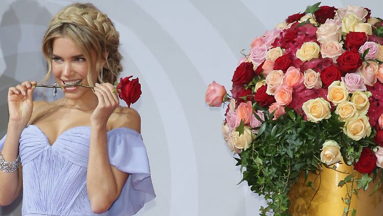 Ob ihr der Nikolaus wohl auch ein paar Blumen gebracht hat? Sylvie Meis.