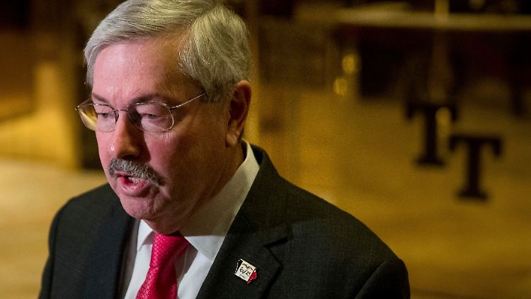 Offenbar überzeugte Terry Branstad den künftigen Präsidenten bei einem Treffen am Dienstag im New Yorker Trump Tower.