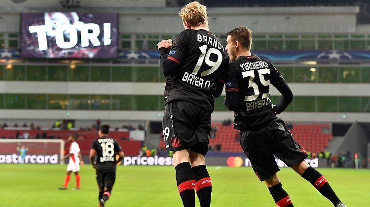 Julian Brandt und Wladen Jurtschenko erzielten die ersten beiden Bayer-Tore.