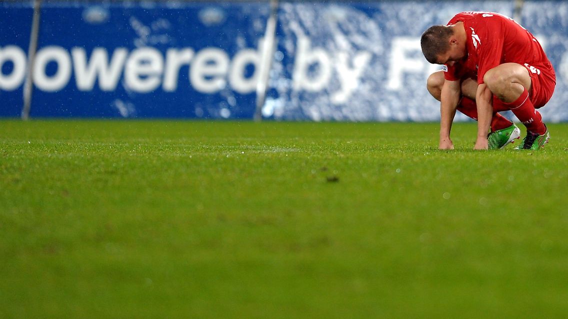 Die Definition von Symbolbild: Lukas Podolski, Prinz von Köln, am Boden.