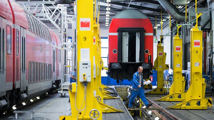 Die Bahn will 500 Millionen Euro einsparen.