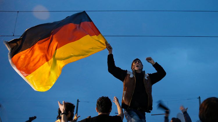 Viele Flüchtlinge, die es auf das griechische Festland geschafft hatten, zogen nach Deutschland weiter - und durften bleiben.