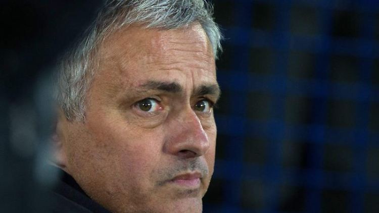 José Mourinho passt der russische Rasen mal so gar nicht.