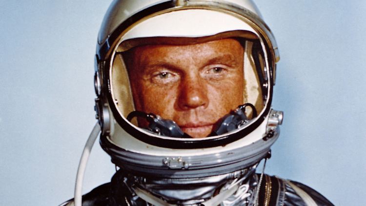 John Glenn ist seinem Nasa-Raumanzug. Er verließ die Raumfahrtbehörde 1964.