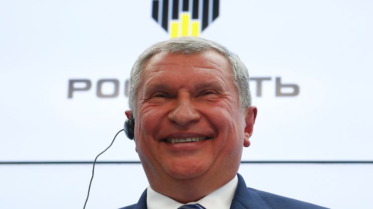 Kann sich freuen: Rosneft-Chef Igor Setschin hätte wohl einspringen müssen, wäre nicht rechtzeitig ein Käufer gefunden worden.