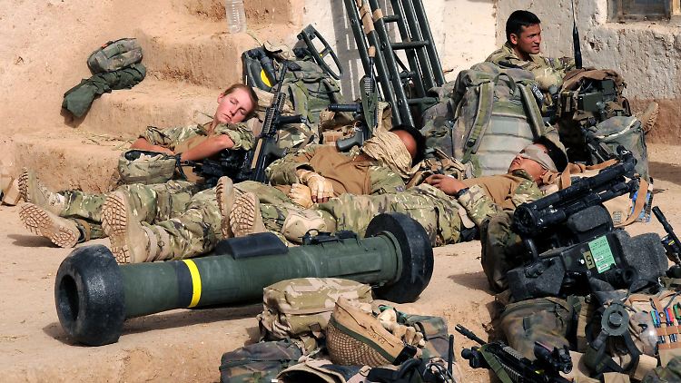 Britische Soldaten bei einer Kampfpause im Juni im Süden Afghanistans.