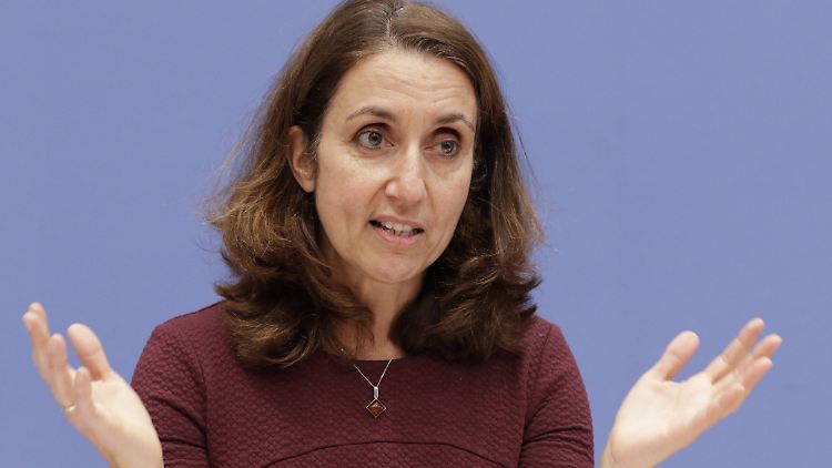 Die Integrationsbeauftrage Aydan Özoguz stellte den Bericht in Berlin vor.