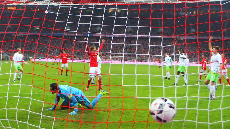 Thomas Müller erzielte beim Bayern-Torrausch gegen Wolfsburg das Tor zum 4:0, es war sein ersten Saisontor in der Fußball-Bundesliga.