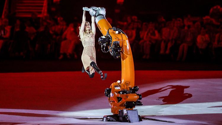 Kuka gilt als eines der Schlüsselunternehmen der sogenannten Industrie 4.0.