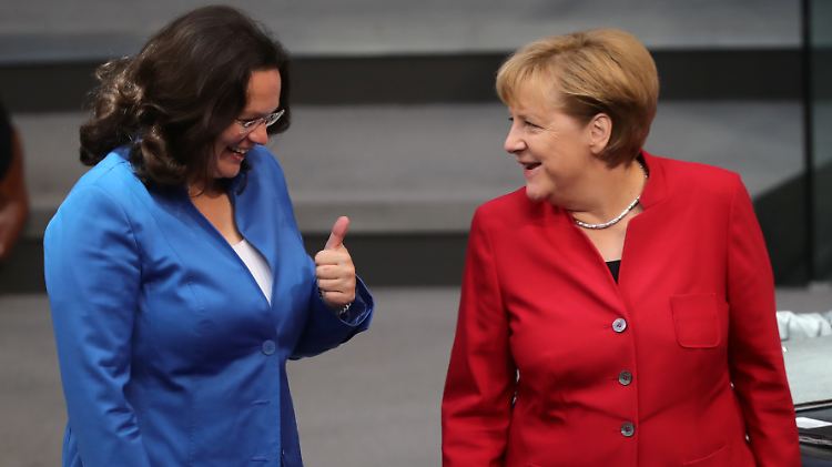 Arbeitsministerin Nahles mit Kanzlerin Merkel