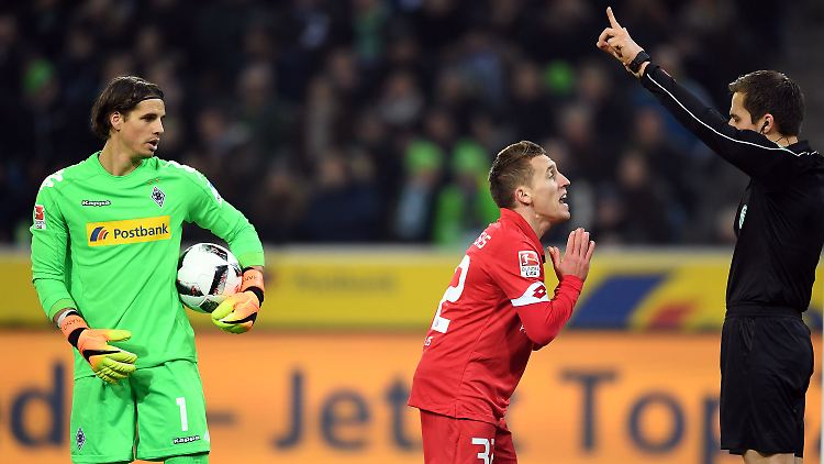Fassungslos: Pablo de Blasis, nachdem sein Ausgleichstor in der 88. Minute von Referee Robert Hartmann nicht anerkannt wurde.