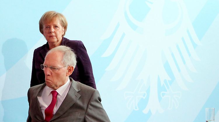 Noch stärkt Merkel ihrem Finanzminister den Rücken. Doch auf dem Parteitag der CDU könnte sie dafür Kritik ernten.