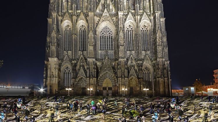 Vor dem Kölner Dom soll zu Silvester eine aufwändige Lichtshow stattfinden.