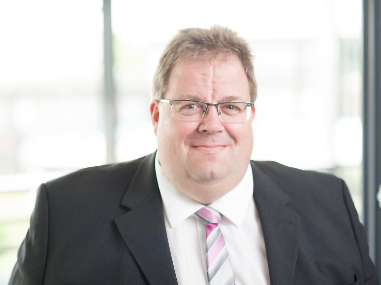 Marco Jansen hat mehr als 14 Jahre im Anlagemanagement und Private Banking bei der Deutschen Bank gearbeitet und verfügt über umfangreiche Kenntnisse bei sämtlichen Anlageformen und Produktkategorien im Wertpapierbereich. Bei Oberbanscheidt & Cie. managt der Vermögensverwalter seit 2014 eigenverantwortlich verschiedene Kunden-Portfolios.