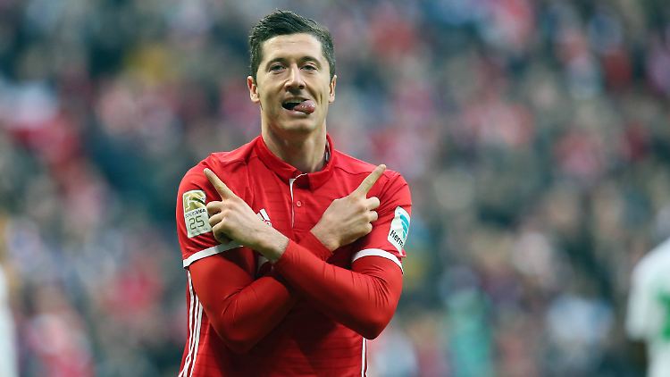 Trotzdem er die Torjägerkanone der Bundesliga ist, schafft es Robert Lewandowski bei der Wahl zum Weltfußballer nur auf Platz 16.