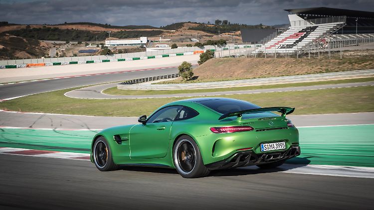 Der AMG GT R auf dem Weg auf die Start-Ziel-Gerade auf dem Autódromo Internacional do Algarve.