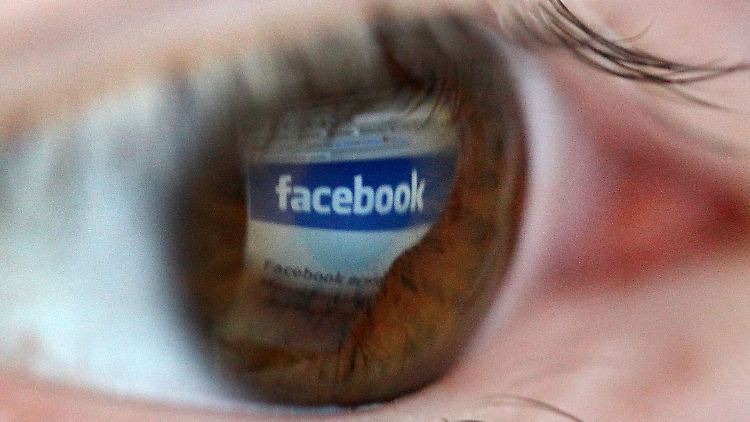 Auf Facebook lässt sich auch mit Fake News Geld verdienen.