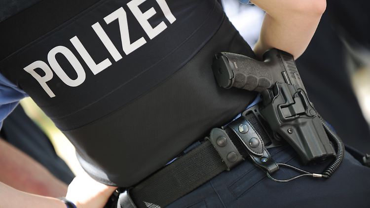 Der 44-Jährige wurde im Netz so heftig angefeindet, dass die Polizei eingreifen muss.