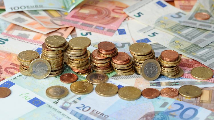 Unionspolitiker fordern höhere Steuerentlastungen, als von Schäuble bislang vorgesehen.