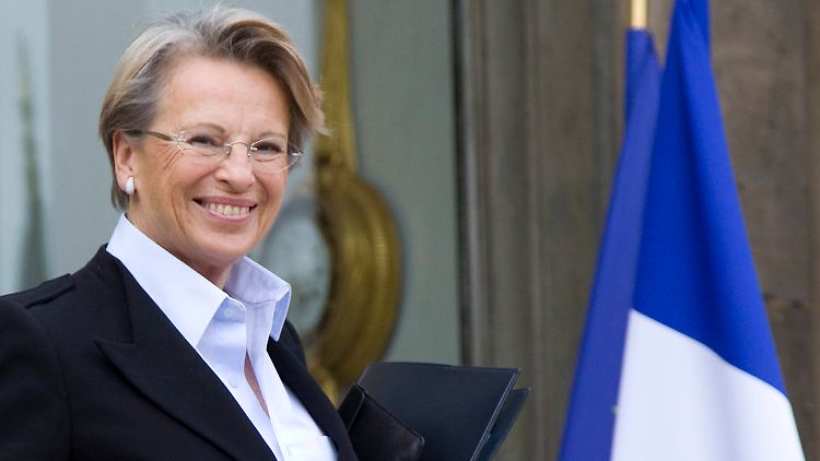 Michèle Alliot-Marie betritt für ihr Land das internationale Parkett. 