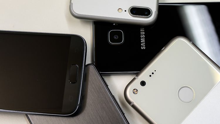 Beim Smartphone-Kauf ist das Preis-Leistungs-Verhältnis wichtig, aber nicht immer entscheidend.