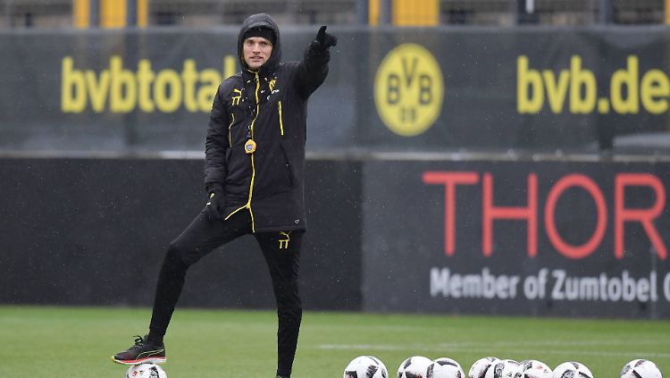 Das Gesicht zur Faust geballt: Dortmunds Trainer Thomas Tuchel hat miese Laune.