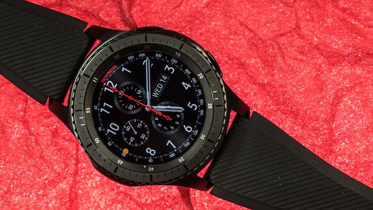 Die Gear S3 Frontier sieht einer herkömmlichen "Taucheruhr" sehr ähnlich.