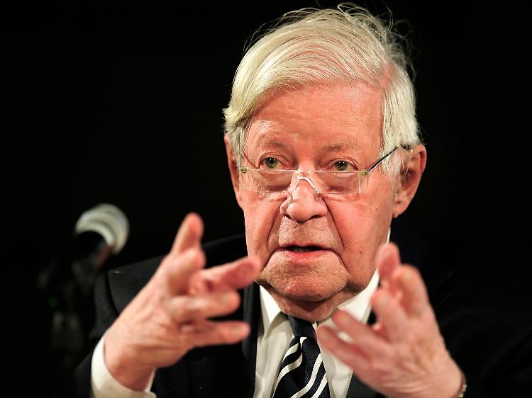 Altkanzler Helmut Schmidt gehört zur letzten Generation, die noch den norddeutschen Dialekt spricht.