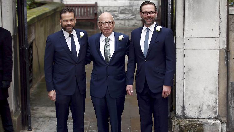 Rupert Murdoch und seine Söhne. Die Familie greift nach Sky.