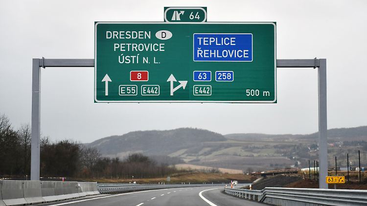 Von der neuen Reisefreiheit versprechen sich vor allem Dresden und Prag einiges.