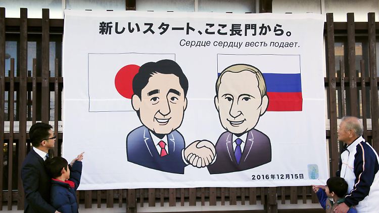 Mit Plakaten hatte die japanische Regierung die Bewohner von Nagato auf das Treffen vorbereitet.