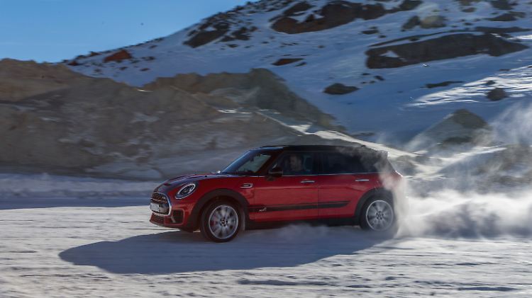 Der Sprint von Null auf 100 km/h ist mit dem Mini Clubman John Cooper Works  in 6,3 Sekunden abgeschlossen.