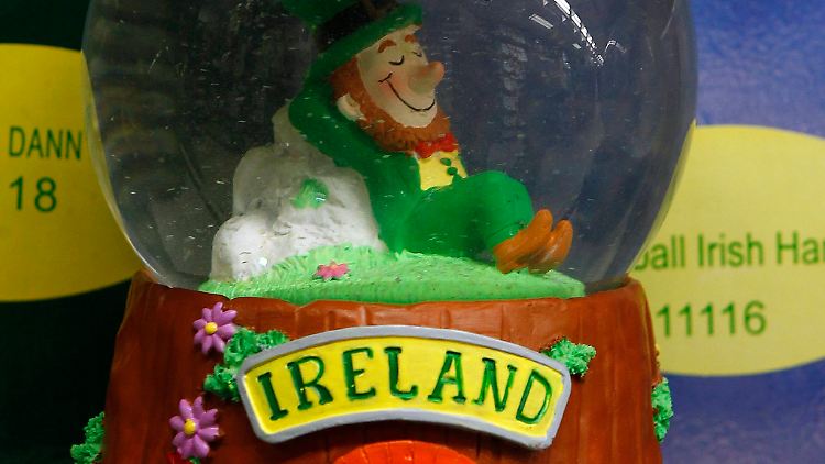 2010-11-14T144104Z_01_CMN01_RTRMDNP_3_IRELAND.JPG7246021262982620953.jpg