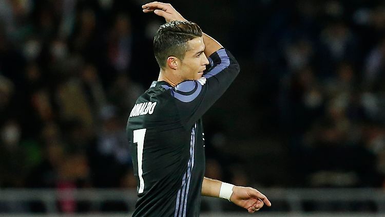 Tor, kein Tor? Stars wie Cristiano Ronaldo sind nicht besonders glücklich über die technische Revolution im Fußball.